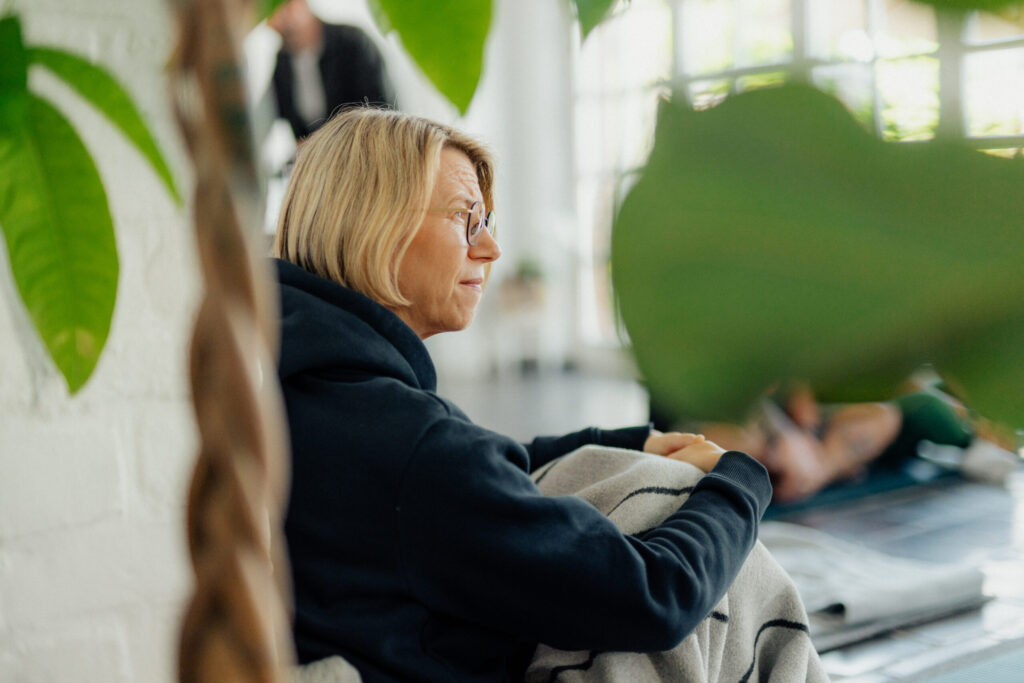 Dr. med. Anne Passers im Gespräch mit einer Workshop-Teilnehmerin